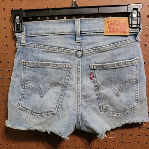 $$$ Women's‎ Cut off Levi's Jean shorts SZ 26 - Picture 5 of 9